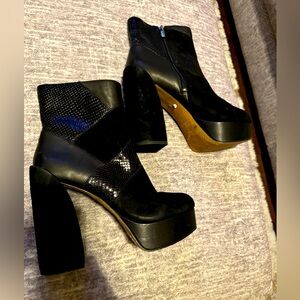 Vince Camuto Platform Bootie Size 8 1/2